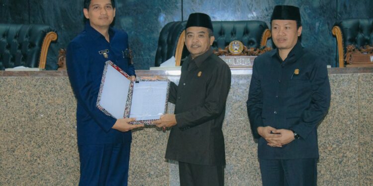 DPRD dan Bupati Indramayu Tandatangani Persetujuan Bersama Perubahan Propemperda 2025