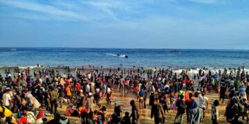 Pantai Selatan Garut Diserbu Ribuan Wisatawan dari Berbagai Daerah