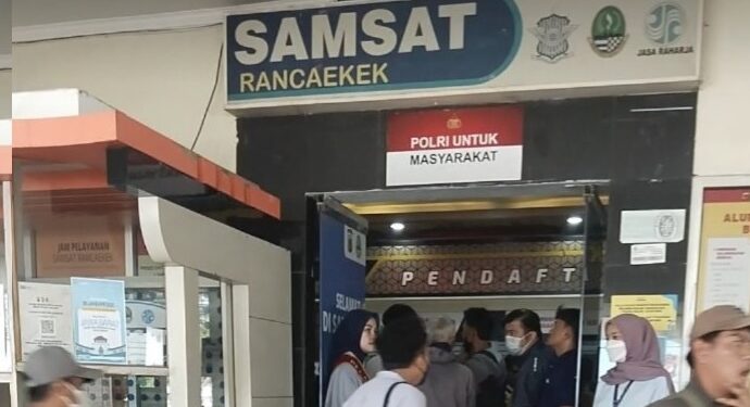 Pelayanan Samsat Rancaekek Dapat Apresiasi Positif dari Masyarakat Tentang Pelayanan Publik Yang di Lakukan Petugas Kantor Samsat