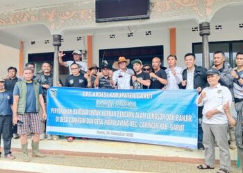 DPC Apdesi Kabupaten Garut Salurkan Bantuan Kepada Korban Bencana di Desa Caringin