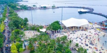 Ribuan Pengunjung Habiskan Liburan Natal di Ancol