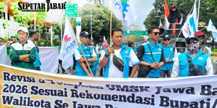 Buruh gelar Aksi Hari Kedua, Tuntut UMSK 19 Daerah Jabar di Kembalikan