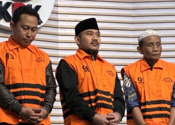 KPK Tetapkan Bupati Bekasi dan Ayah Jadi Tersangka Suap Ijon Proyek