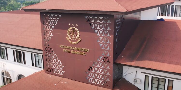 12 Tahun Berkeliaran, Kejari Kota Bandung Tangkap Terpidana Kasus Korupsi Dana Hibah