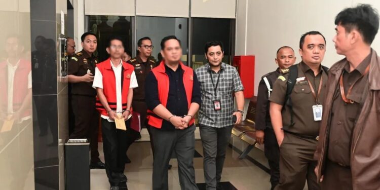 Kejati Jabar Tahan Tersangka Korupsi Mantan Sekwan Kabupaten Bekasi