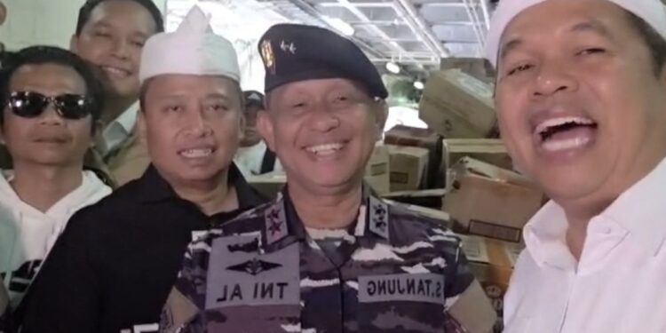 Dedi Mulyadi Lepas Pengiriman ke Sumatera Lewat KRI Semarang, Angkut Bantuan Jabar