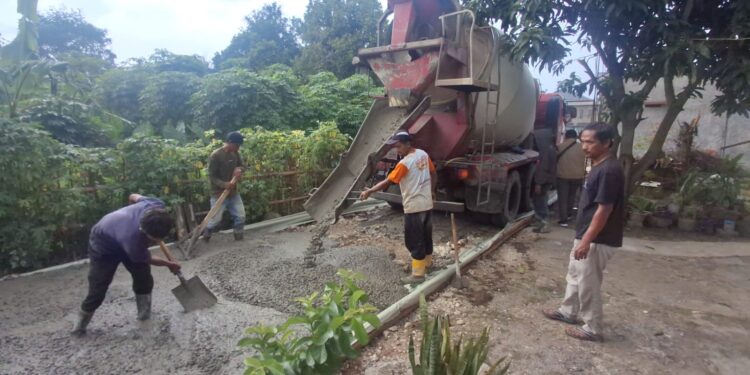 Realisasikan Betonisasi Jalan di Desa Klapanunggal Tahap I dan II Dengan Tuntas