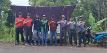 Kades Caringin Berikan Rasa Aman dan Nyaman Pada Pengguna Jalan Saat Liburan Menjelang Natal dan Tahun Baru (NATARU)