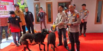 Kapolda Jabar Menghadiri Penyerahan Rumah Layak Huni