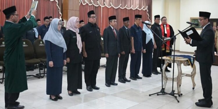 Bupati Cecep Nurul Yakin Rotasi Pejabat Setda Kabupaten Tasikmlaya