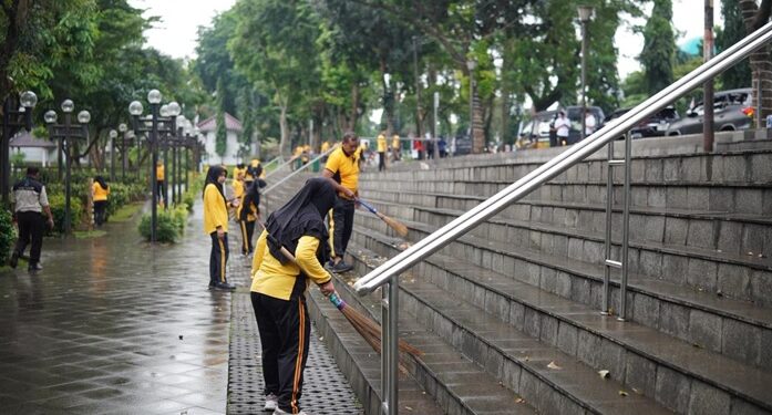 Wakapolres Bogor Pimpin Kegiatan Jum’at Bersih di Kawasan Situ Plaza Cibinong