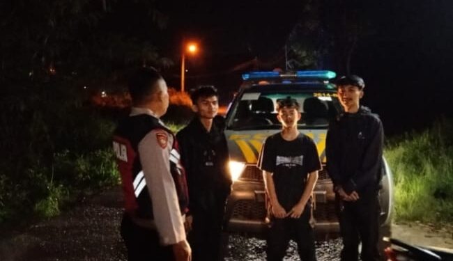 Polsek Cikancung Polresta Bandung Rutin Menggelar Patroli Malam Hari di Wilayah Binaan
