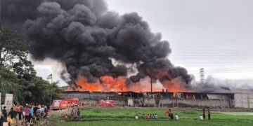Pabrik Plastik di Kopo Bandung Terbakar, Kepulan Asap Hitam Membumbung Tinggi