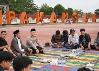 Kapolres Bogor Gelar Bagi Takjil dan Buka Bersama Mahasiswa di Pakansari
