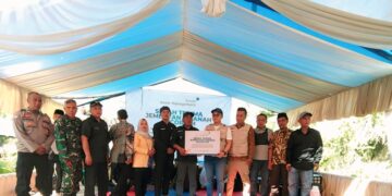 Kepala Desa Caringin Deni Karsono Resmikan Jembatan Gantung Cihideng