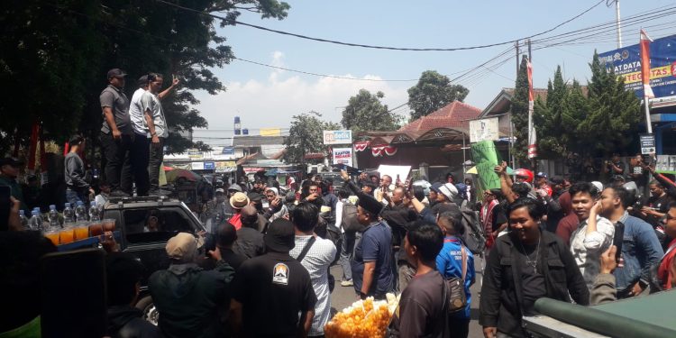 GEMA BSP Desak Perbaikan Jalan, Pemkab Garut Sepakati Anggaran Rp2,5 Miliar