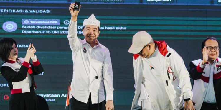Jokowi Pamer KTA PSI di Bandung, Ternyata Sudah Jadi Anggota Sejak Oktober 2025