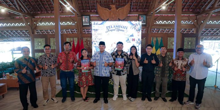Forum Komunikasi Tinghoa Merah Putih (FOKTI) Gelar Pencatatan Pernikahan Massal Gratis di Pendopo Kota Bandung