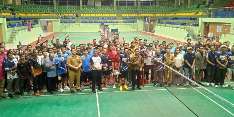 Wali Kota Bandung Meresmikan Turnamen Riung Priangan Cup 2026 yang digelar di GOR KONI
