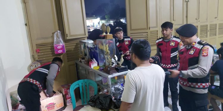 Polres Garut Gelar Operasi Cipkon, 78 Botol Miras dan Tuak Diamankan dari Enam Penjual
