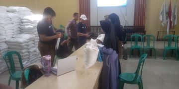 Desa Kadungora Garut salurkan Program Bantuan Pangan Beras